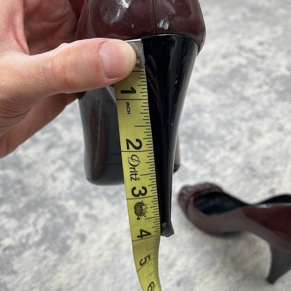Burberry Peeptoe Ruffle Patent Leather Pumps Heels Burgundy Maroon Sz 39 - Picture 14 of 16